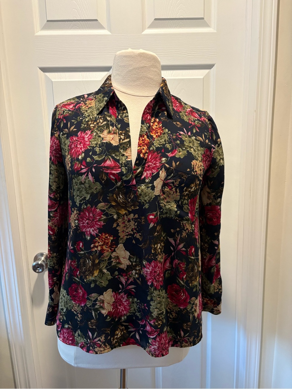 Pleione Navy Floral Split V-Neck Blouse with Pink & Green Accents Medium